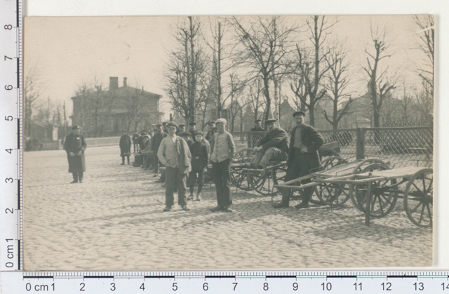 Kärumehed in front of Tallinn Vasall in 1919