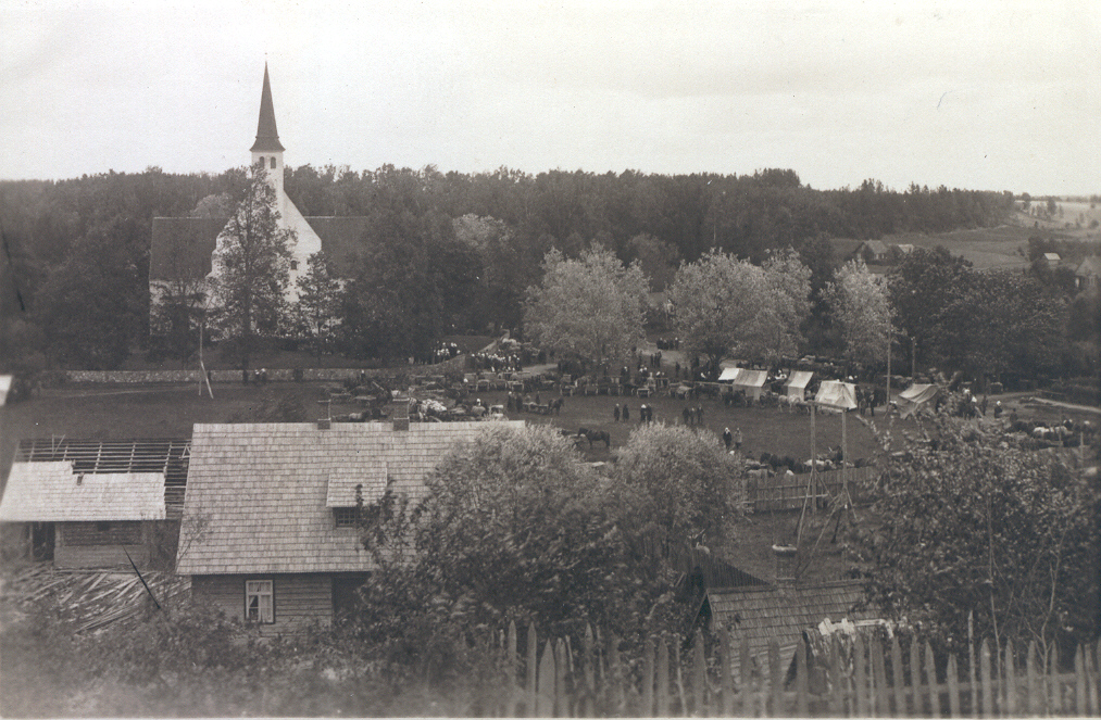 Photo postcard. Põlva. View of Põlva Market Square and Church from the west.