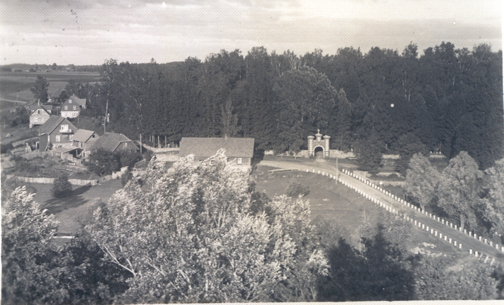 Photo postcard. Põlva. View of Põlva cemetery.