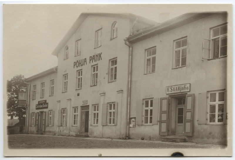 Double stone building - Põhja Pank, J. Umjärve Talurahva store, store K. Saar and Ko.