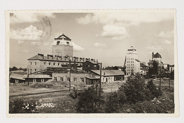 Three oil plants in the country's oil shale industry at the end of the 1930s