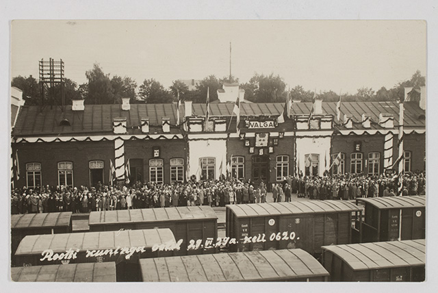 People at Valga Railway Station waiting for the king of Sweden, 1929