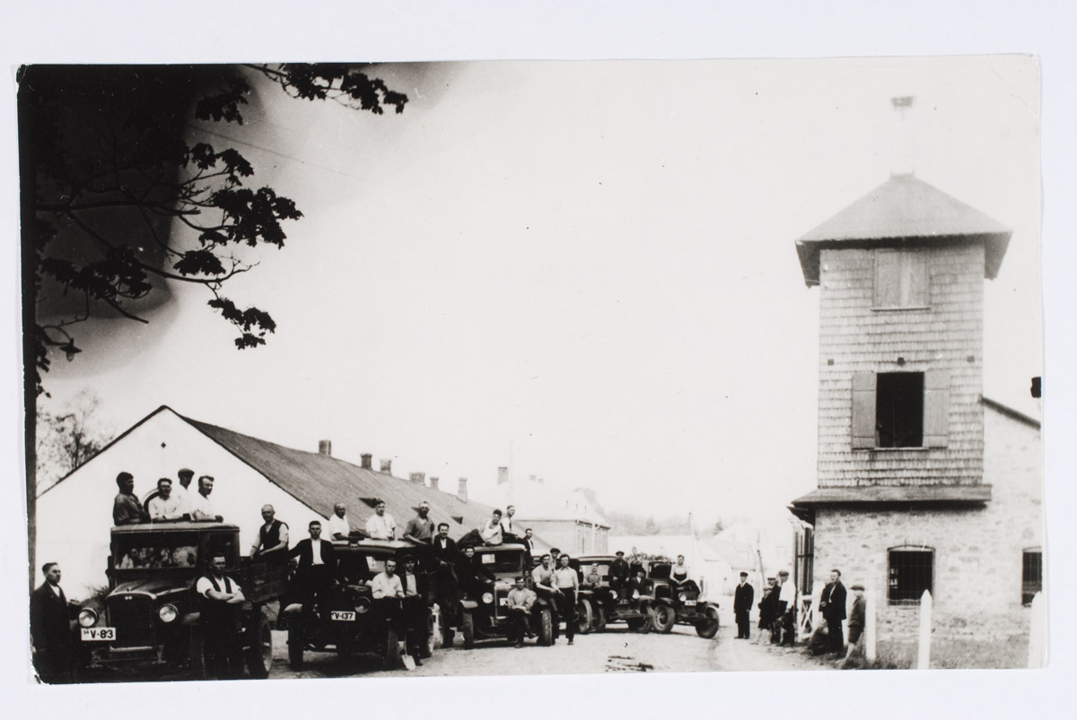 Põltsamaa truck owners in 1934 with sand transport to rebuild the fire extinguishing house.