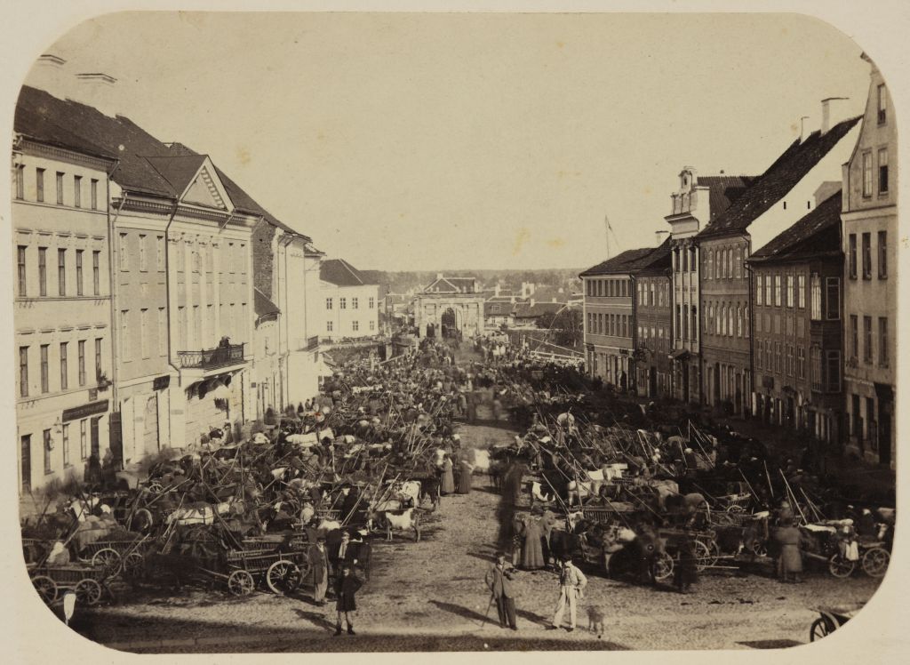 Market at Tartu Raekoja Square