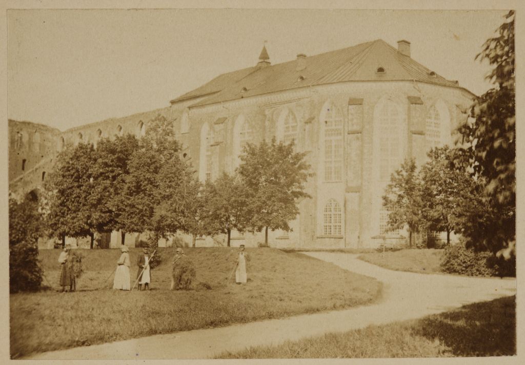 Ruins of Tartu Toomkirik (University Library)