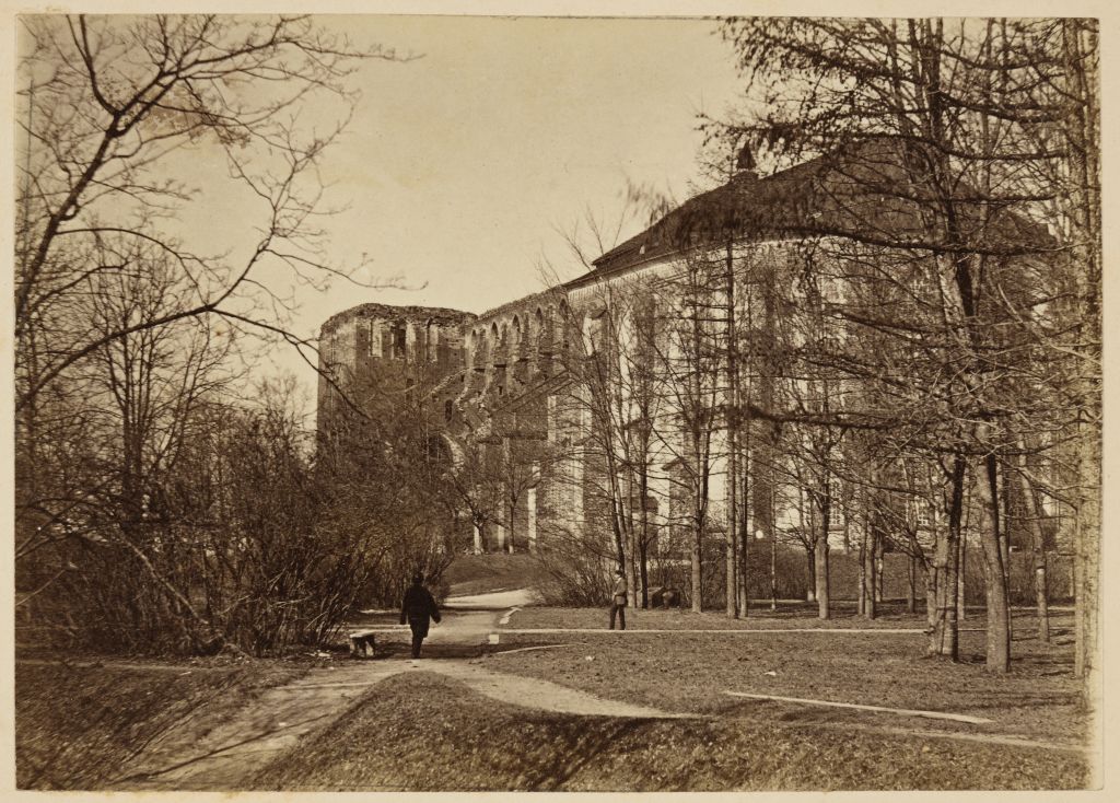 Ruins of Tartu Toomkirik (University Library) from Lossi Street