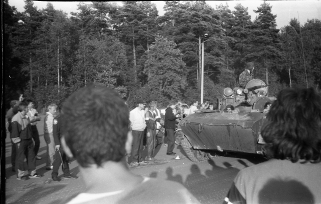 Soviet army soldiers leave the Teletorn in Kloostrimetsa, after the evening at 19.