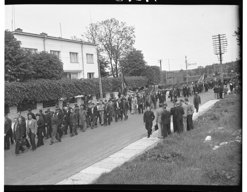 June 21, 1940 Demonstration in Tallinn, colonel of demonstrators on Narva highway between Tormi Street.