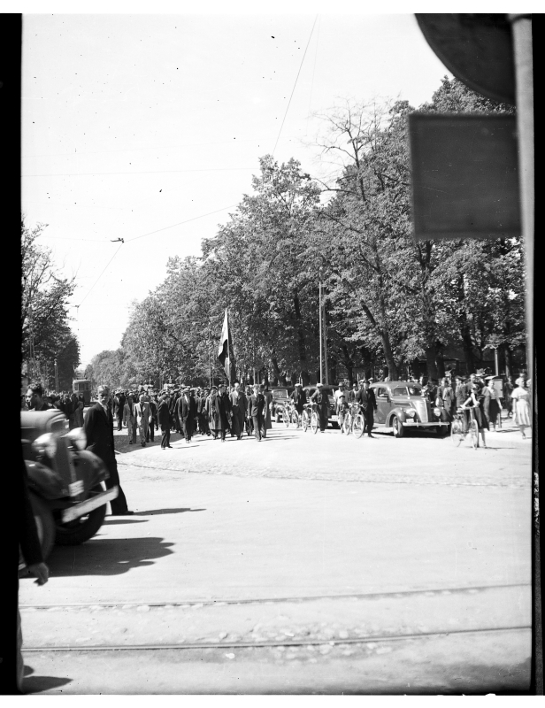 June 21, 1940 Demonstration in Tallinn, Colonel of Demonstrants in Kadriorus, Weizenberg Street.