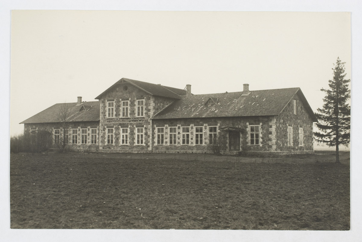 Järvakandi schoolhouse.