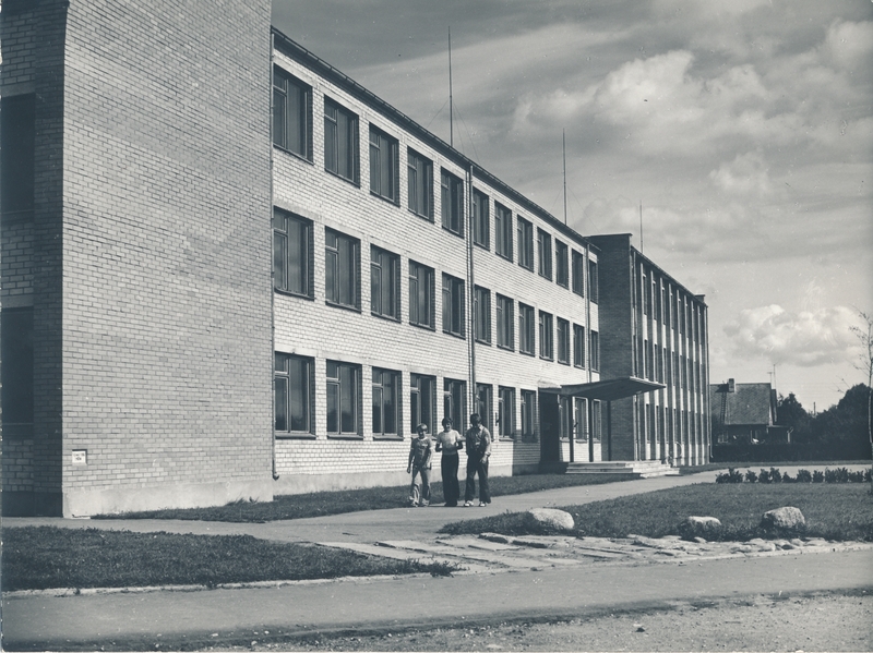 Photo, Viljandi Secondary School (Russian Gymnasium), 1975, photo e. Veliste