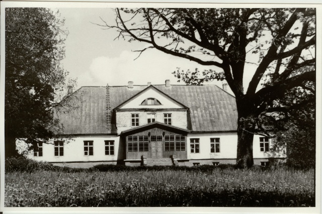 Photo Albu schoolhouse 1994