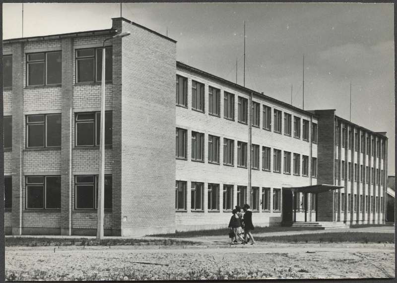 Photo, Viljandi, Paalalinn, Viljandi Secondary School, Central Kare tn