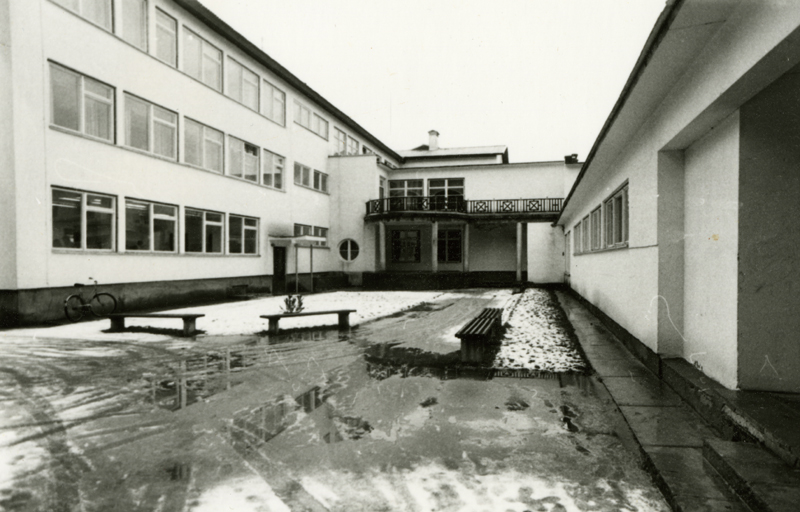 Türi High School, 2 views of the building. Architect Maie Hansmann