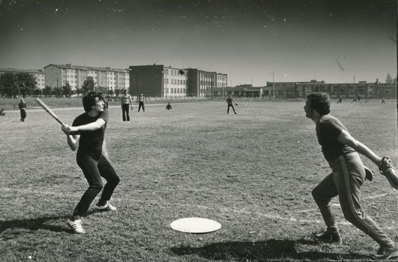 Photo. A meeting in the baseball "Western Fishery" and the Kirov-named fishermen's collois teams on the Haapsalu city stadium. Secondary school II. Photo: Harles Pilter, 1982