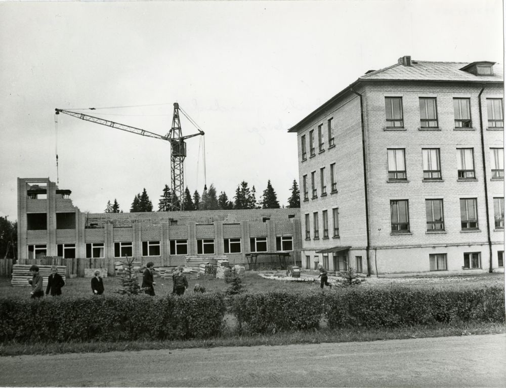 Nuia High School, completed with the help of houses