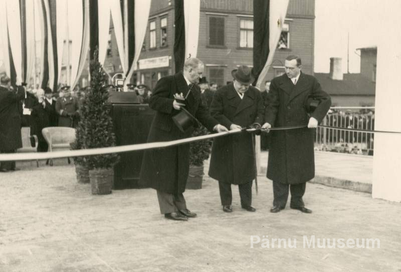 Photo, 1938, Pärnu's new four-arm bridge before opening.