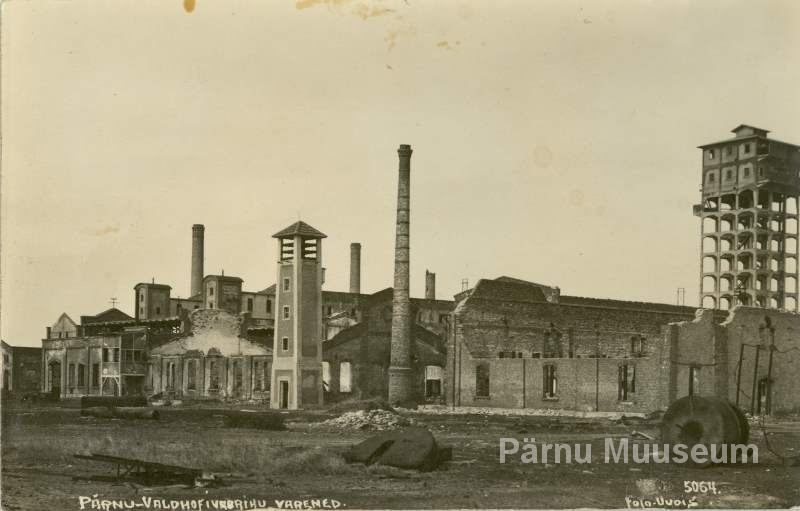 Photo postcard, view of the ruins of the Pärnu Waldhof factory after World War I.