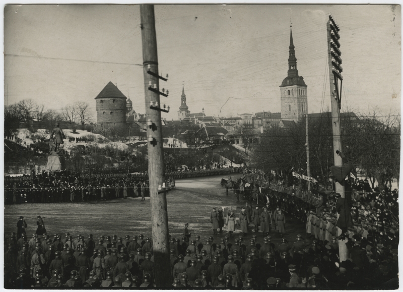 The paradise of the German occupation forces on the Peetri Square (Vabaduse Square).