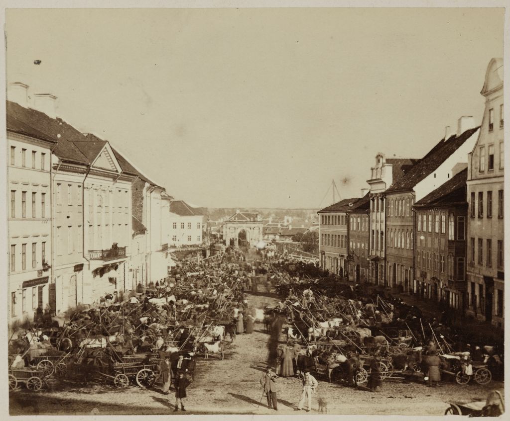 Tartu Raekoja Square on Market Day