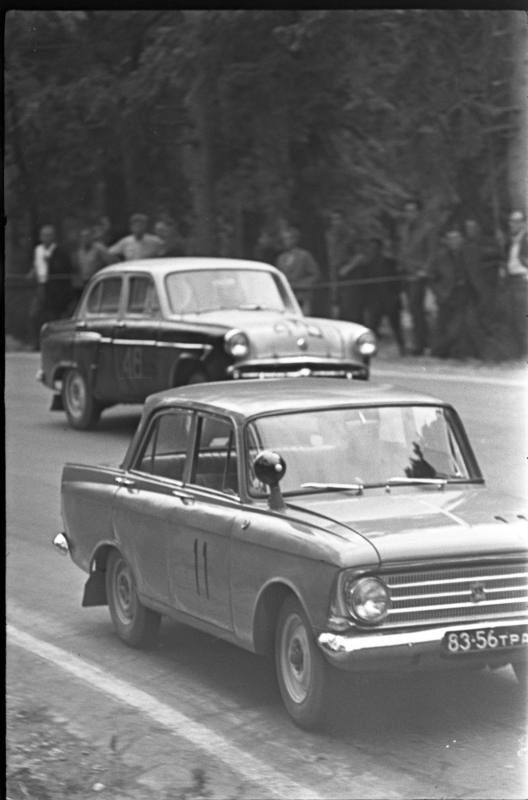 Pirita-kose-cloostrimetsa circular track. Racing cars on the track