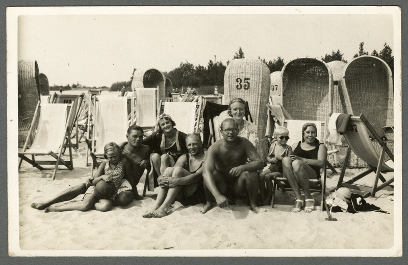 Group photo on the beach of Pärnu (Tiit Kuusik on the front)