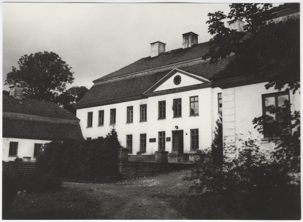 Main building of Suurmõisa Hiiumaa