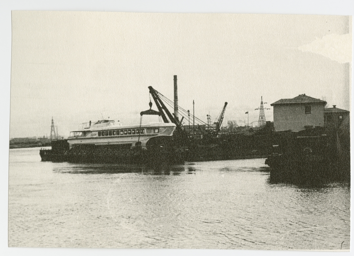 Passenger ship Peipsi Jõnn in Tartu River Port