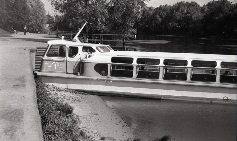 Boat "Zarja-1" in Tartu Emajõel