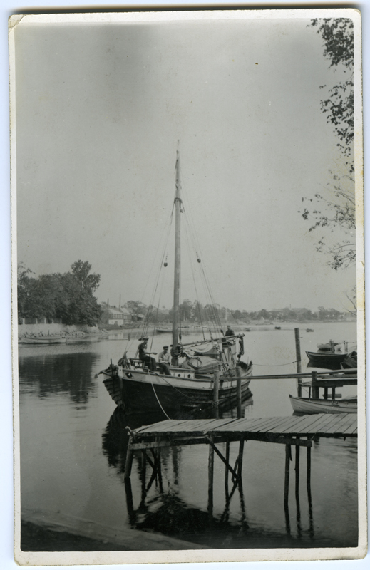 Motor sailing Jass (surface) in Pärnu at the small bridge