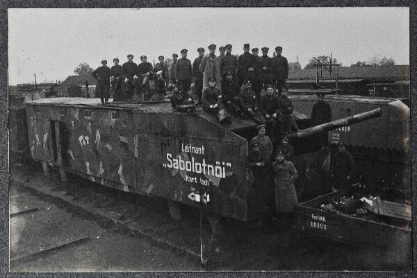Photo, archive train no. 6, artillery platform "Leutnant Sabolotnõi", at Valga Station in the autumn of 1919.