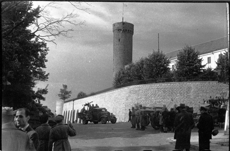 Soviet army troops in Tallinn.