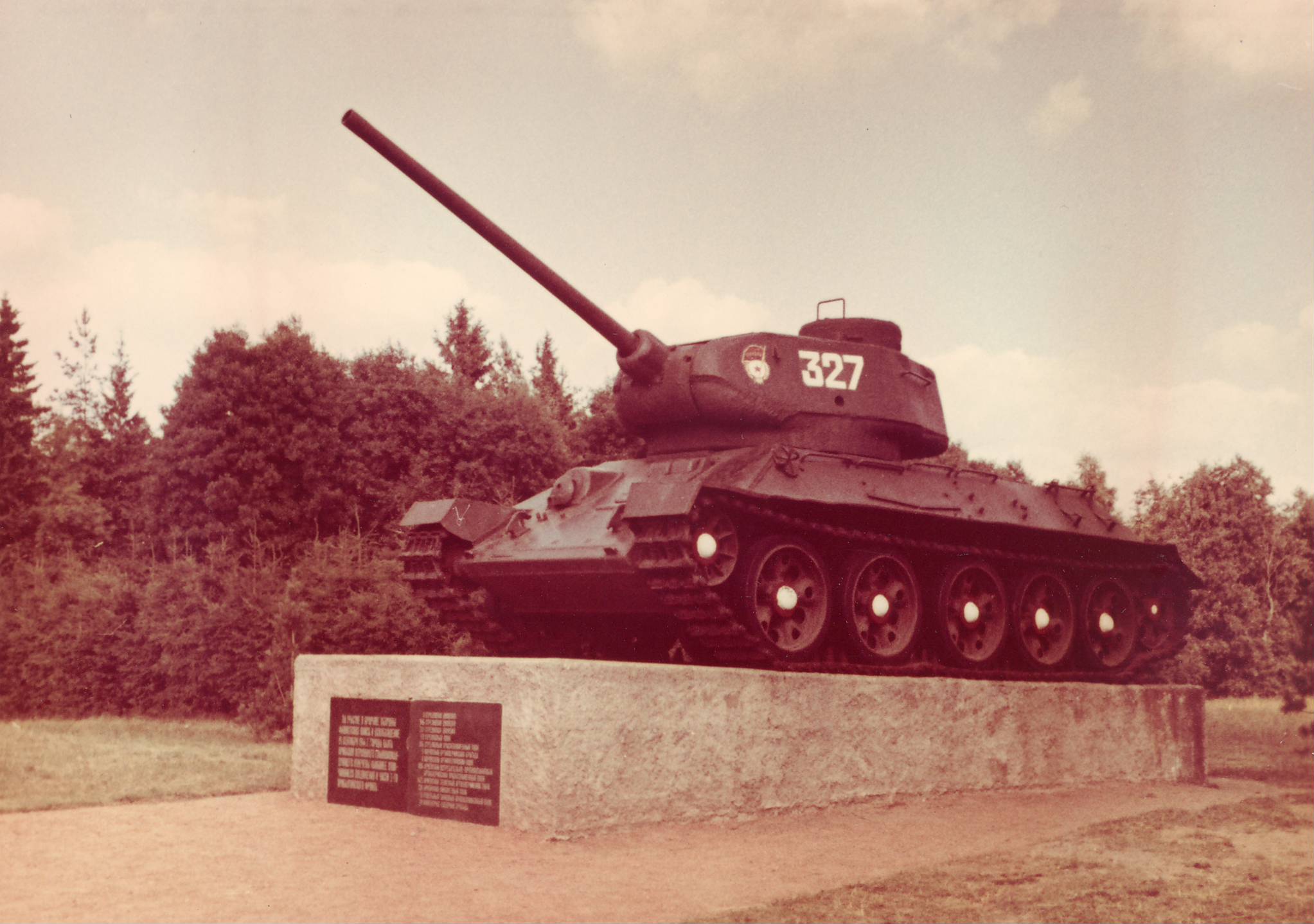 Monument- tank t 34/75