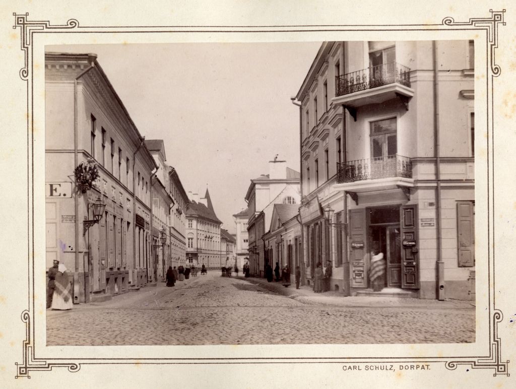 Candle Street towards Raekoja square