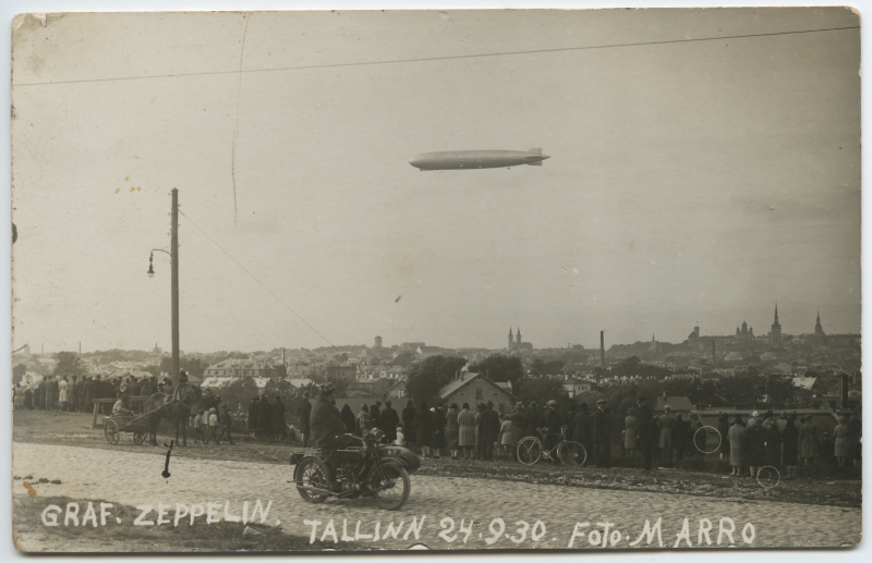 Graf Zeppelin's air flight over Tallinn - the spectators gathered on the top of Ülemiste's hill.