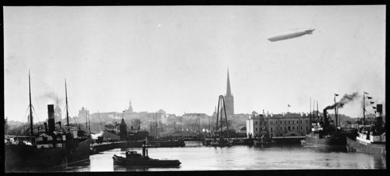 "cruve Zeppelin" above Tallinn, near the port.