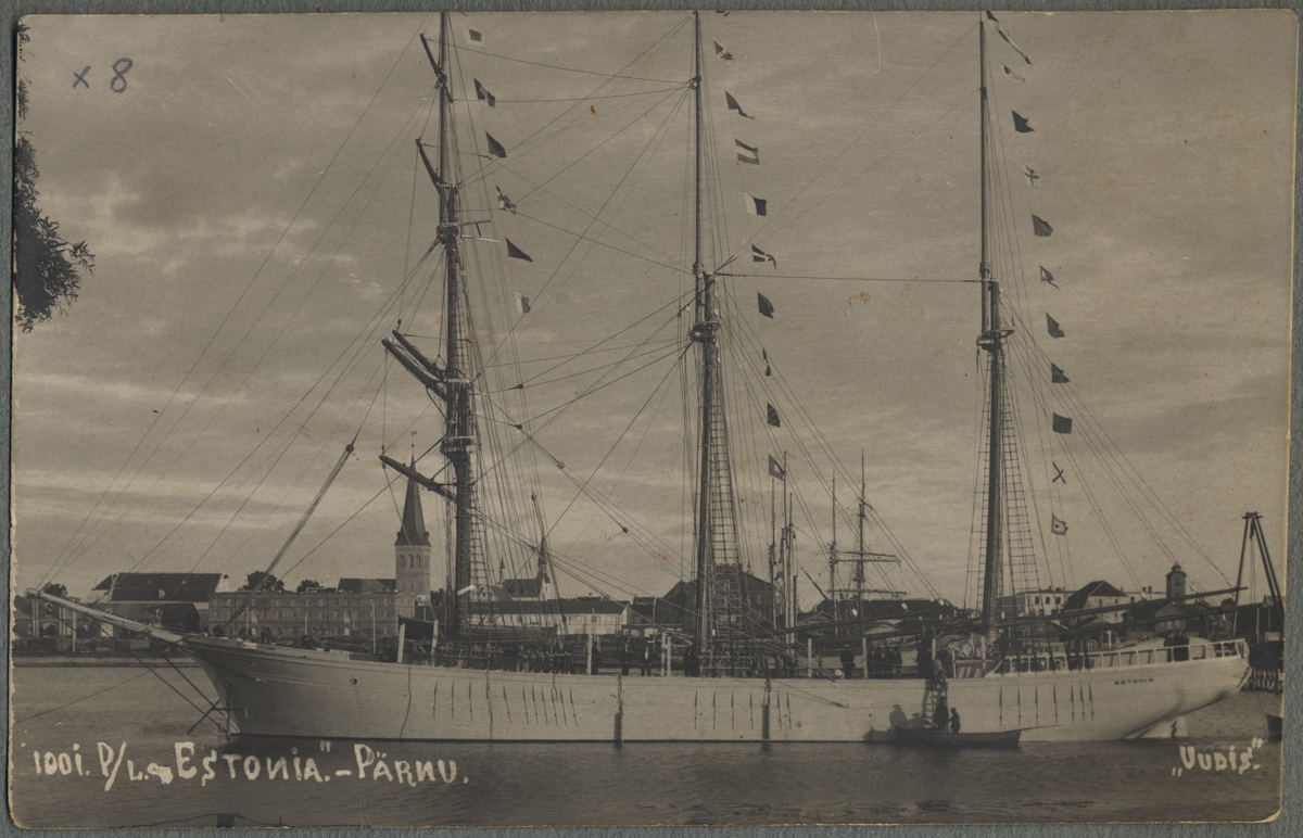 Sailing ship "Estonia" in Pärnu