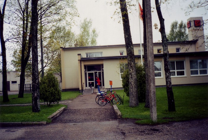 Color photo. Eesti Posti Kärdla postkontor