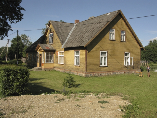 Tääksi village house and post office