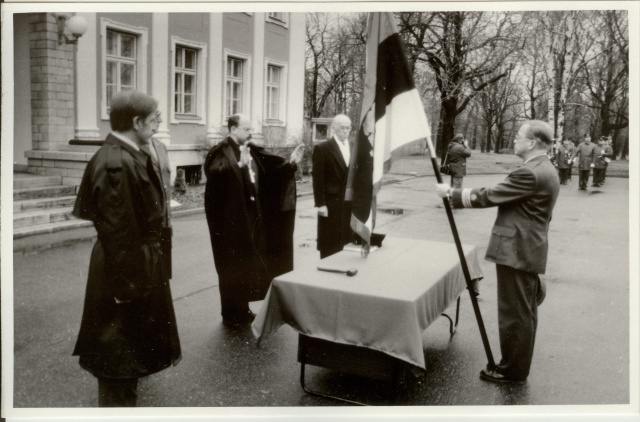 Photo Blessing the flag of the Side Battalion in Kadriorus 1994