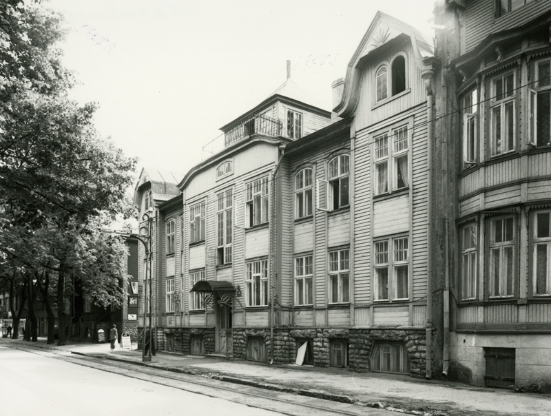 Apartment building in Tallinn, Weizenberg 14, view of the building. Architect Anton Uesson