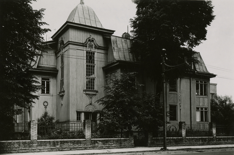 Apartment building in Tallinn Kadriorus Narva mnt 55, view of the building. Architect Alexander Wladovsky