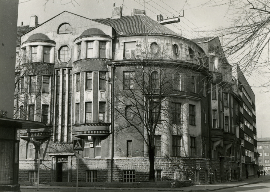 Apartment in Kadriorus, view of the building from the corner. Architect Karl Burman