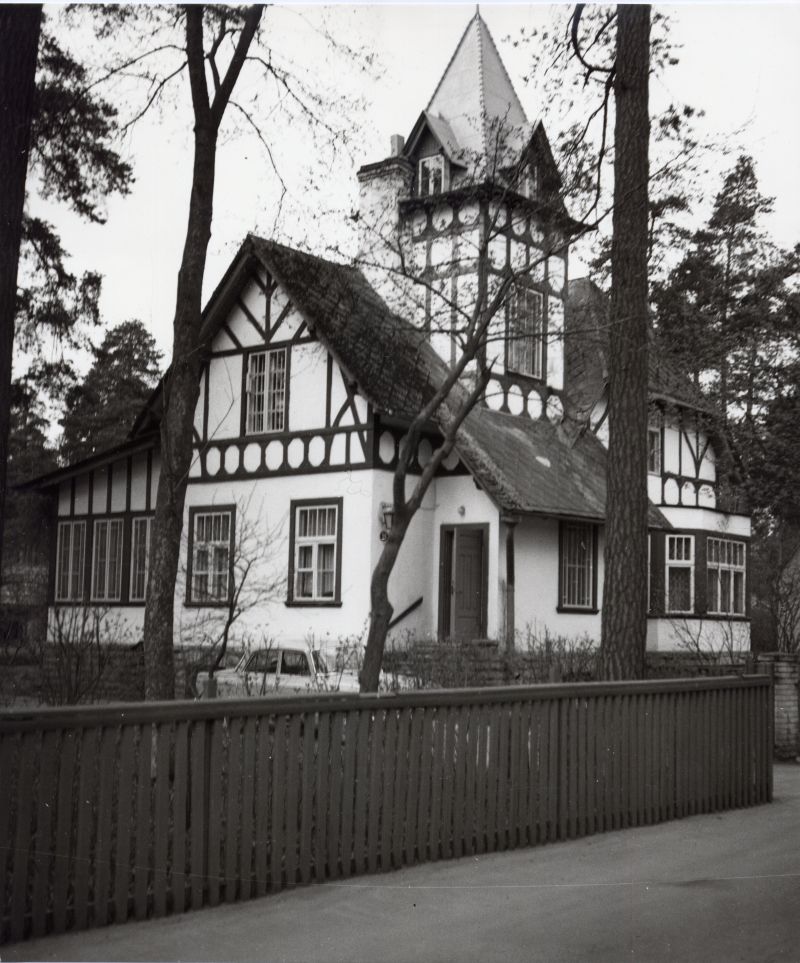 Dwelling in Nõmmel South 28 (arh. Jacques Rosenbaum, 1914). Photos from Leo Gens