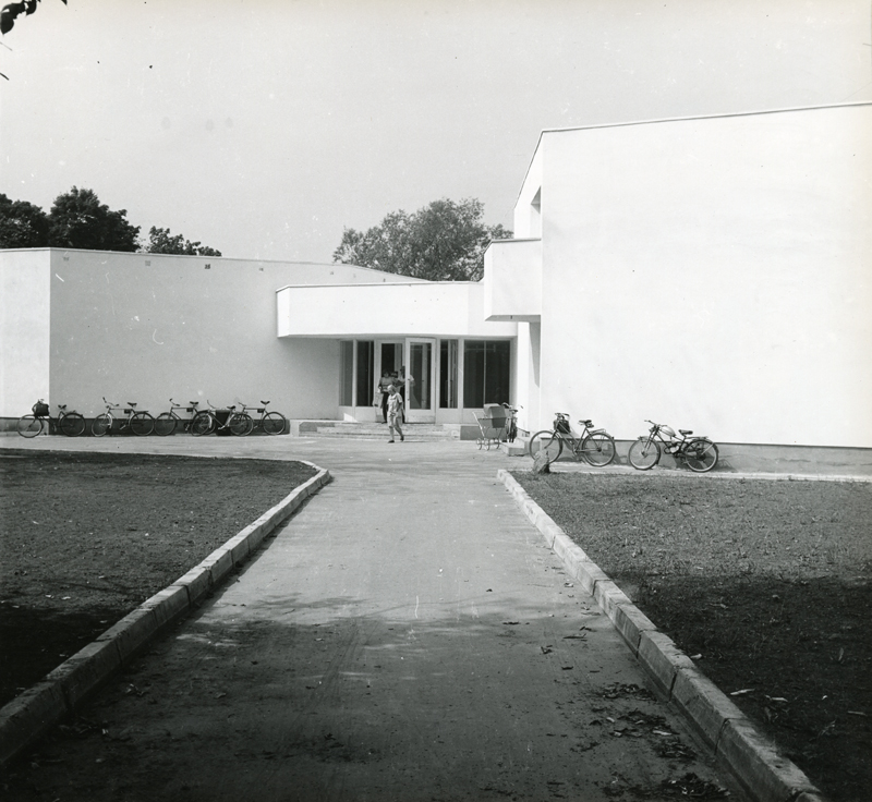 Audru sovhoosi canteen, view of the building. Architect Valve Pormeister; engineer Endel Arman
