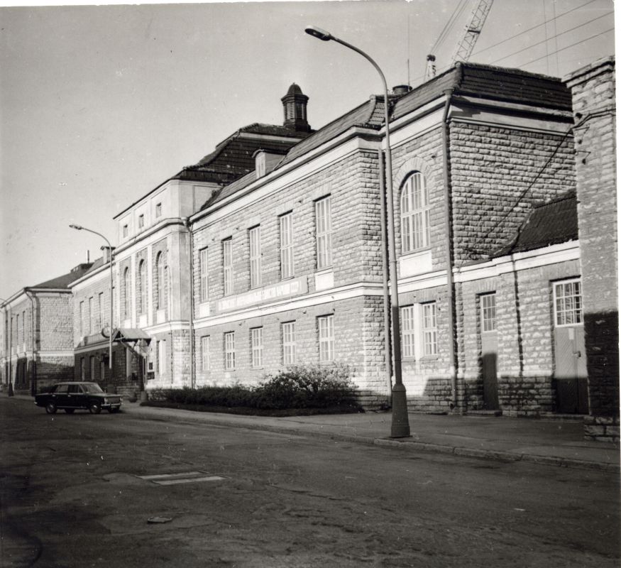 Main building of the paper factory in Tallinn, Masina 20 (arh. Otto Schott, 1908-10). Photo from Leo Gens