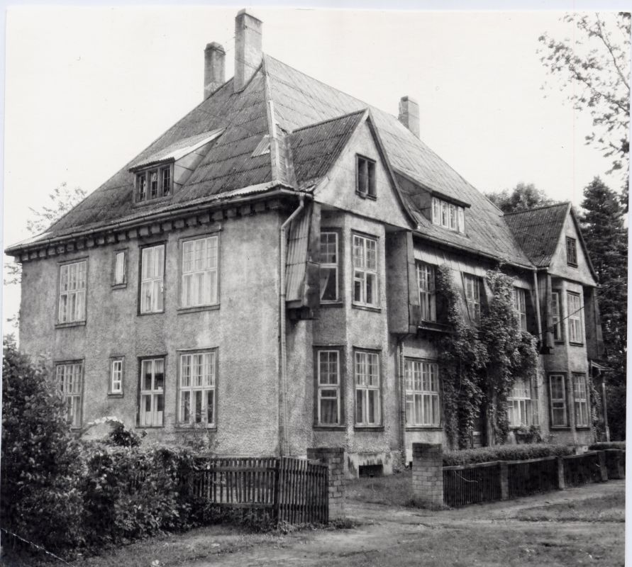 P. Rängeli rental house in Viljandis Maramaa pst 14. Architect Artur Perna, 1923. Photos from Leo Gens