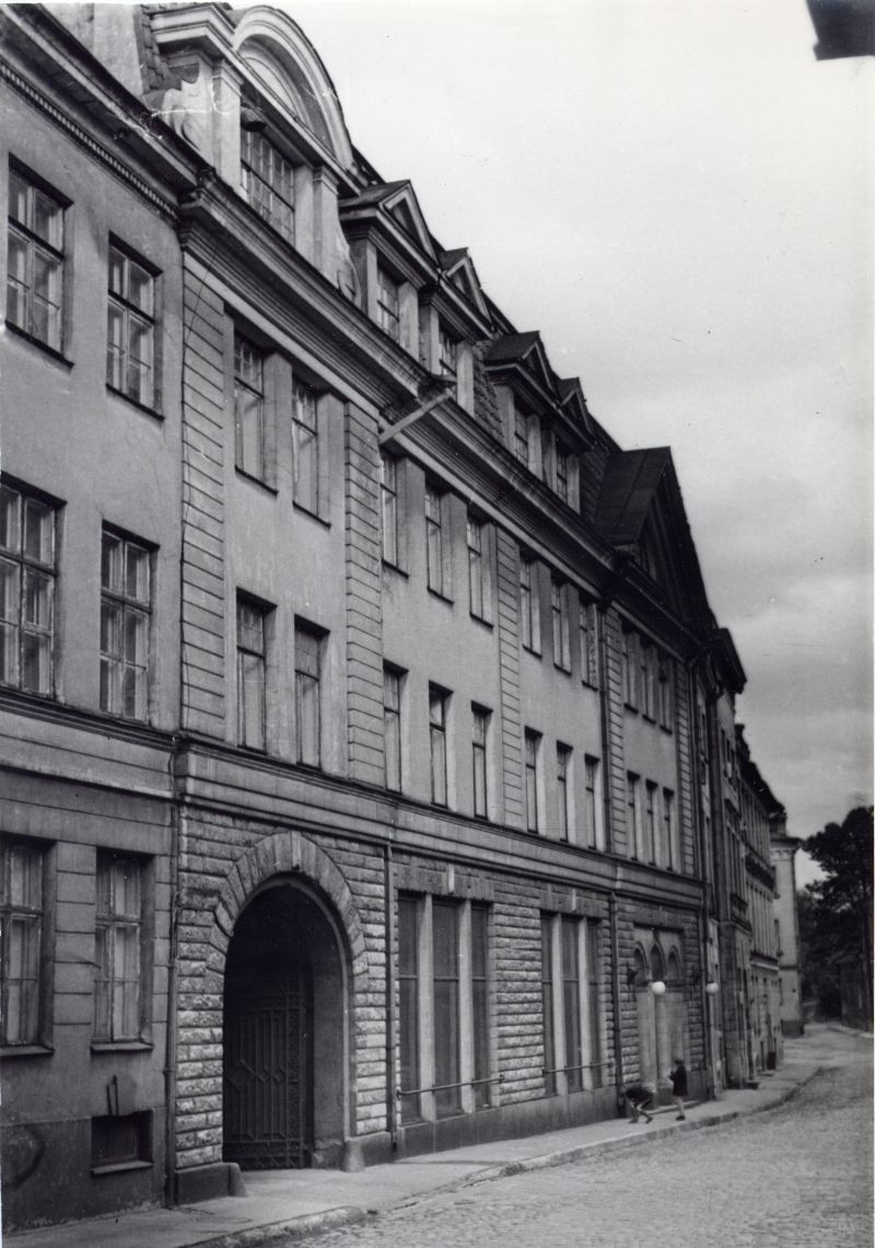 Apartment in Tallinn Lai 39 (arh. Boris Kümmer, 1923). Photo from Leo Gens