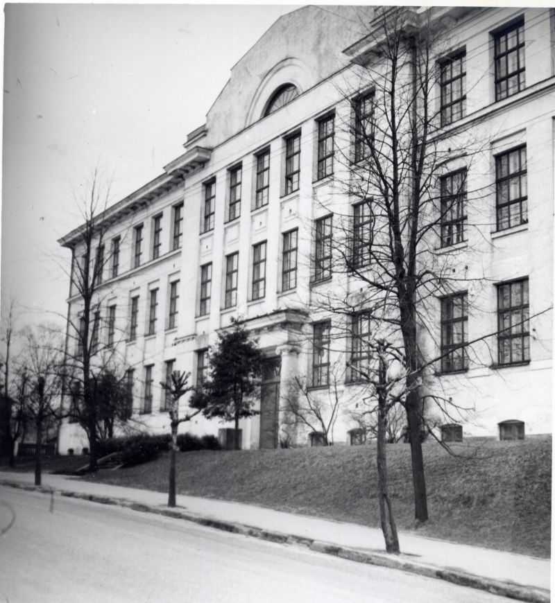 Valga Gymnasium Kuperjanovi 10 (arh-d a. Kieselbasch, e. Laube, ins. G. Hellat, 1910). Photos from Leo Gens