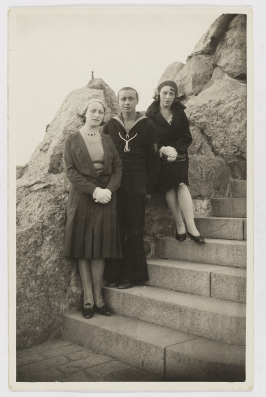 Madrus and two women on the stairs of Russalka, 1931
